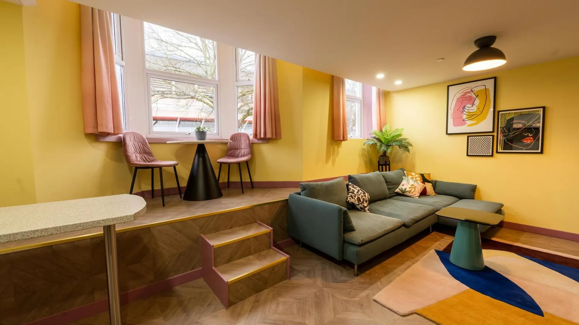 Aaron Wise - 51 Fitzhamon Apartments Cardiff Birleşik Krallık